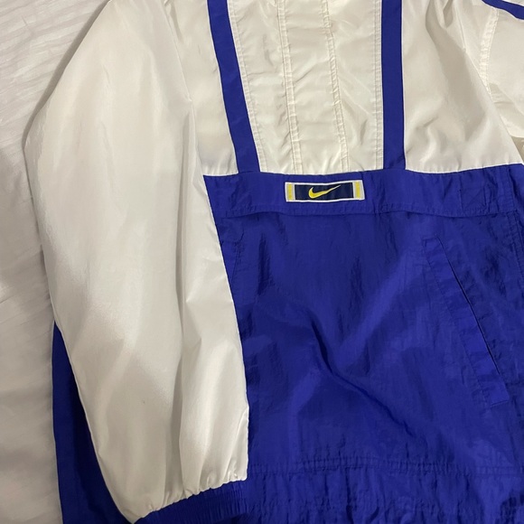 Nike Wind Breaker - Picture 8 of 10